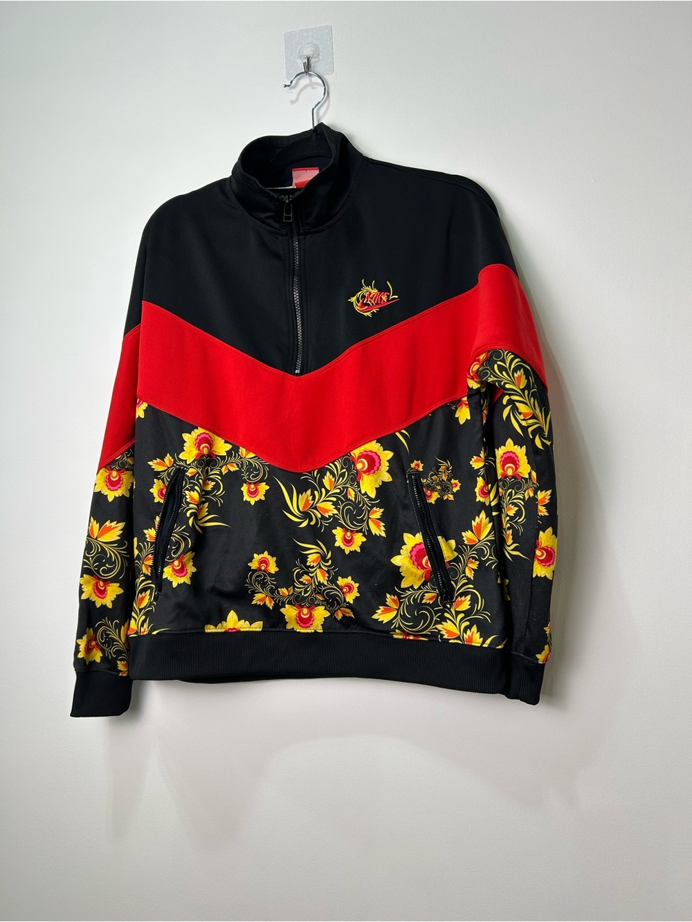 Nike Black Unisex Red Floral-Print Half-Zip Crew Sweatshirt